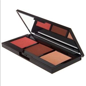 Laura Geller  Multitasking Eye Lip Cheek Palette